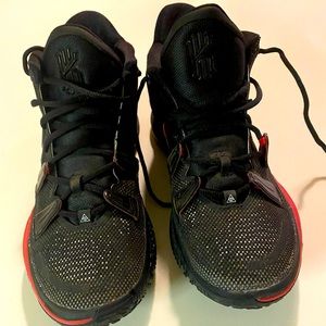 Mens 10.5 Kyrie Irving shoes